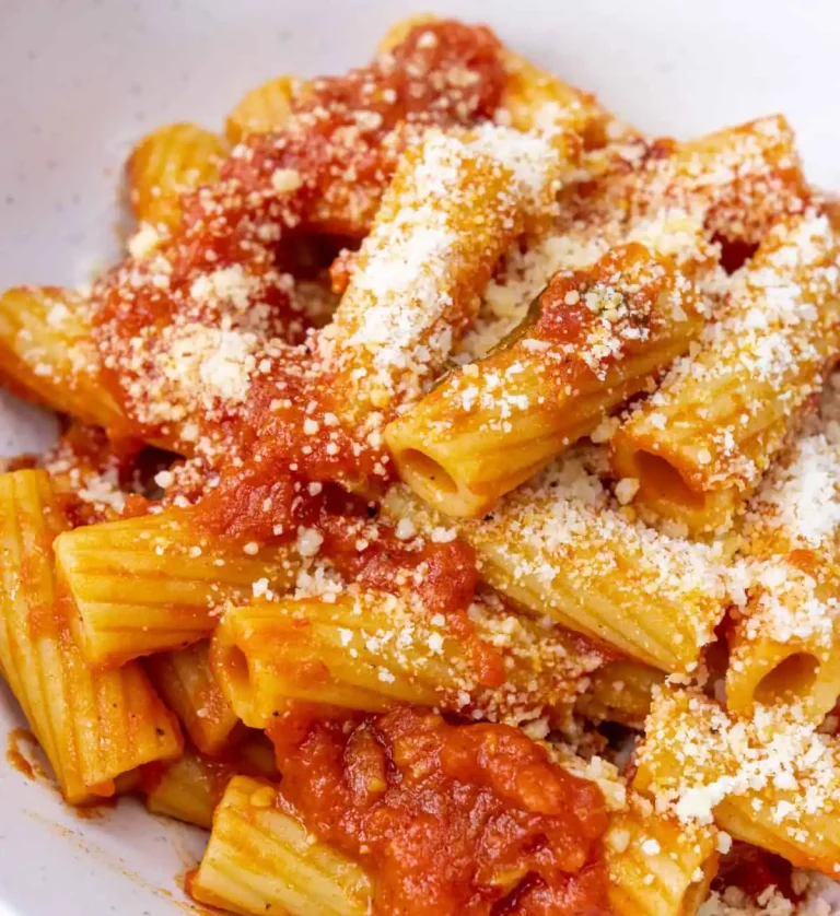 Rigatoni Arrabbiata (Spicy Tomato Pasta)